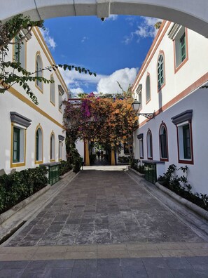 Property grounds - "Bei Geli "the quietly located apartment very close to the beautiful Puerto de Mogan (El Cercado)