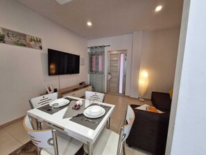 Dining - "Bei Geli "the quietly located apartment very close to the beautiful Puerto de Mogan (El Cercado)