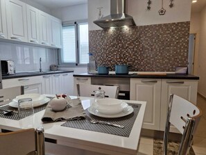 Microwave, oven, stovetop - "Bei Geli "the quietly located apartment very close to the beautiful Puerto de Mogan (El Cercado)