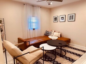 TV - Cozy Modern Stay - Walk to West Point & Main St! (Highland Falls)
