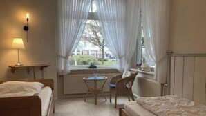 Luokittelematon kuva, 4 kautta 9, painike