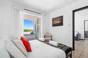Free WiFi, bed sheets - Big Bay Beach Club 182 (Cape Town)