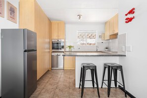 Fridge, microwave, oven, dishwasher - Big Bay Beach Club 182 (Cape Town)