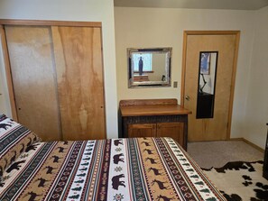 WiFi, bed sheets, wheelchair access - Cabin 12A Upstairs - Sleeping Quarters Only (Pinetop-Lakeside)