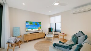 TV - Husky Beach Pad - Couples Retreat (Huskisson)