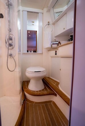 Bruser, hårtørrer, håndklæder, Sæbe