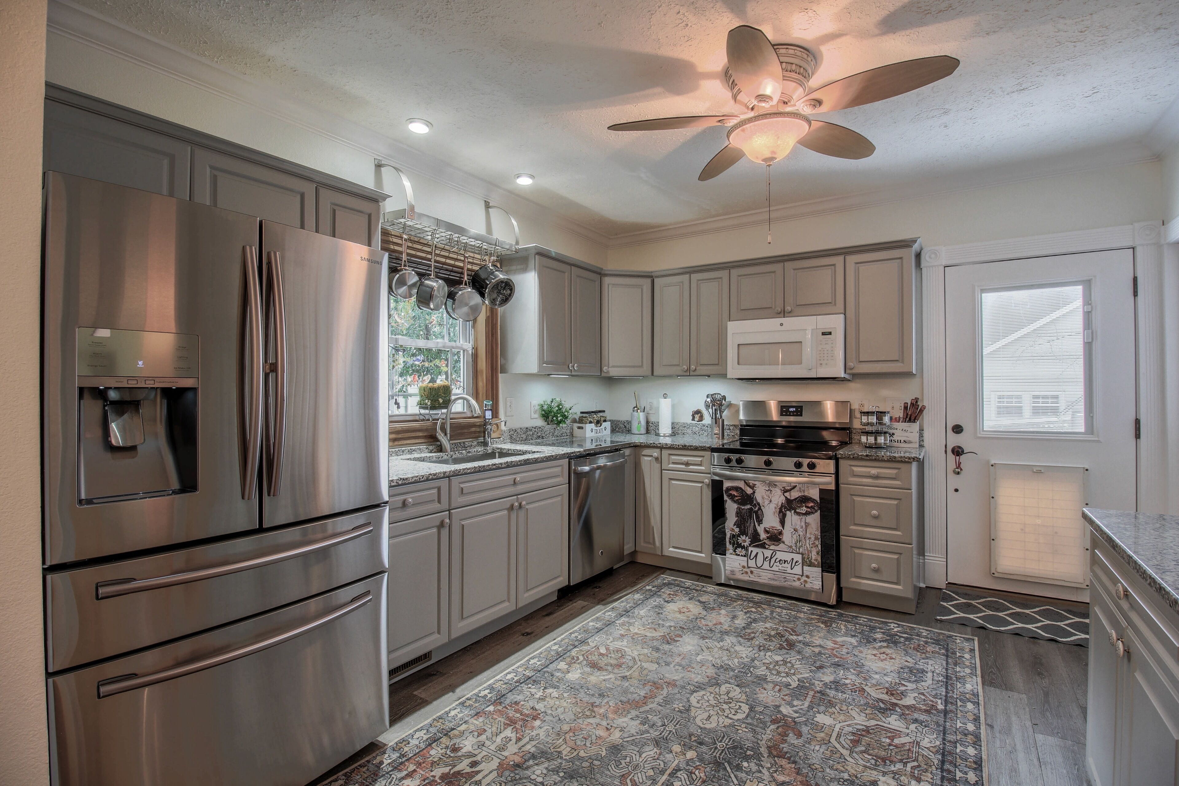 Micro-ondes, four, plaque de cuisson, lave-vaisselle