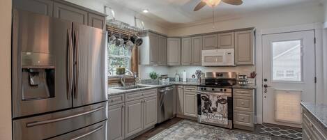 Micro-ondes, four, plaque de cuisson, lave-vaisselle