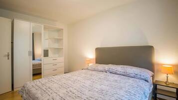 1 chambre, bureau, lit parapluie, Wi-Fi