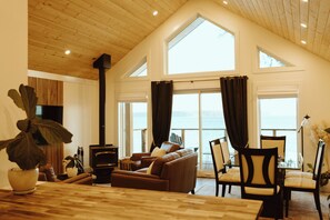 Télévision, cheminée