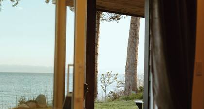 Oceanfront Cedar Suite • Hot Tub + Sauna • Pet Friendly