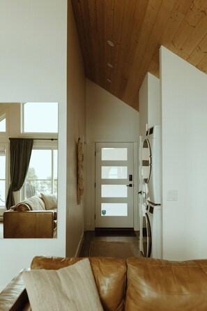 Televisión y chimenea