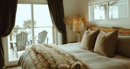 Oceanfront Sitka Suite • Hot Tub + Sauna • Pet Friendly