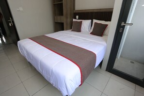 Deluxe Double Room - Capital O 95049 Aurora Rooms Riverdale (Cikarang)