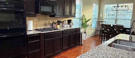 Microwave, oven, dishwasher, coffee/tea maker