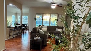 Interior - Peaceful Family Stay (Rosenberg)