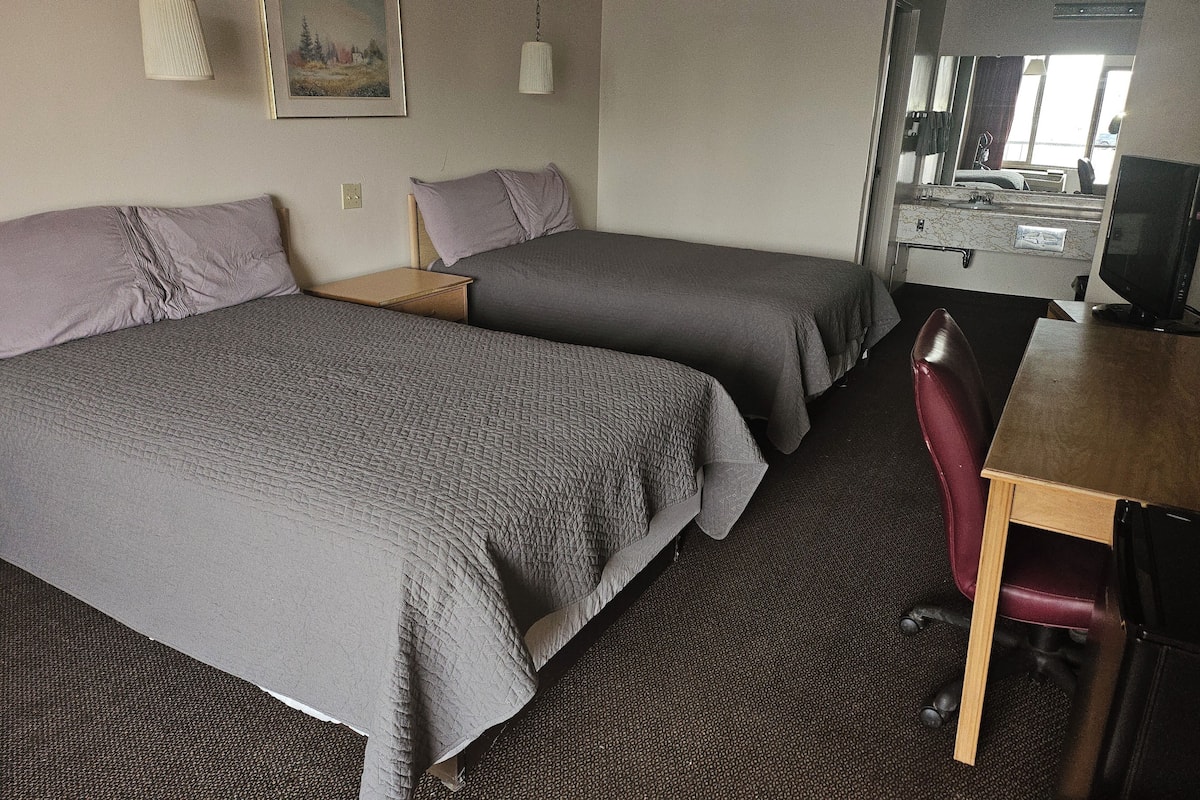Economy Double Room | Individually decorated, individually furnished, desk, laptop workspace