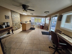 Interior - Home Away Inn LLC Laramie (Laramie)