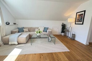 Living area - OceanEscape - part of the HolidayEscapes collection (Timmendorfer Strand)