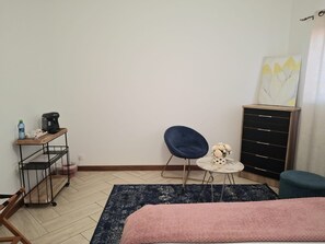 Standard Double Room | In-room safe, iron/ironing board, free WiFi - Tia Vahine - Boutique Hôtel Ivato (Antananarivo)