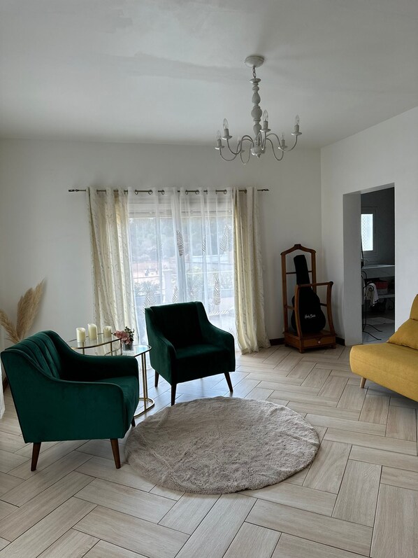 Double Room, Balcony, Garden View | Living area - Tia Vahine - Boutique Hôtel Ivato (Antananarivo)