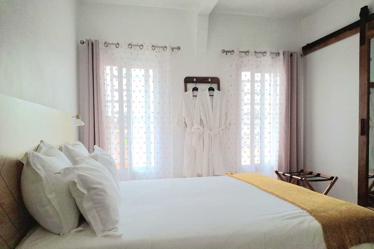 Standard Double Room | In-room safe, iron/ironing board, free WiFi, bed sheets