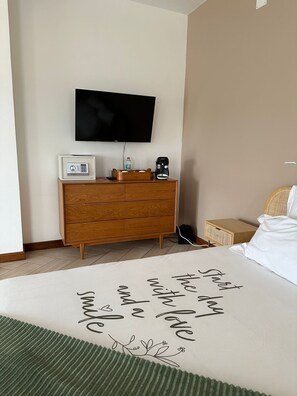 Double Room, Balcony, Garden View | Living area - Tia Vahine - Boutique Hôtel Ivato (Antananarivo)