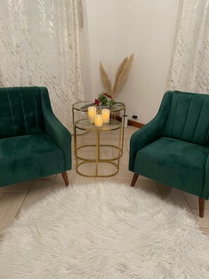 ห้องดับเบิล, ระเบียง, วิวสวน | บริเวณนั่งเล่น