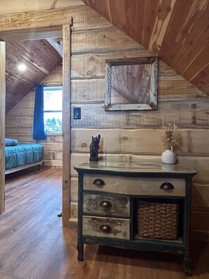 Interior - Cabin 2 on The Willow Reservoir (Hazelhurst)