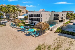 Exterior - Gulf front 2-bedroom resort timeshare unit with AC in sunny Naples! (Naples)