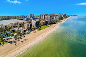 Beach - Gulf front 2-bedroom resort timeshare unit with AC in sunny Naples! (Naples)