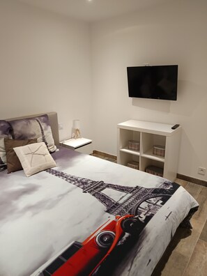 Room - Rent room individually in guest house (Pia)