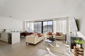 Living area - The Theodore New Orleans 6BD/6B Combo Unit w/Deck (New Orleans)