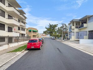 Designed for openness and ease. - Hyde Park #9 | Cozy Couples Apt @ San Juan (San Juan de Puerto Rico)