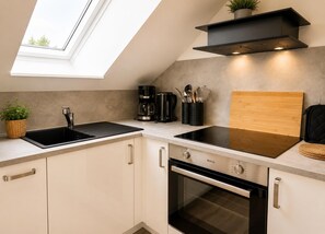 Coffee/tea maker, fridge, microwave, oven