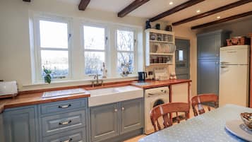 Cookware/dishes/utensils