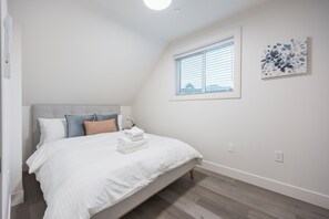 Internet, bed sheets - Soothing 1-bedroom condo with AC in vibrant Vancouver (Vancouver)