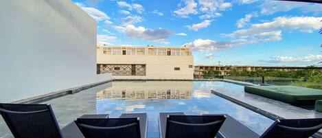 حمّام سباحة خارجي