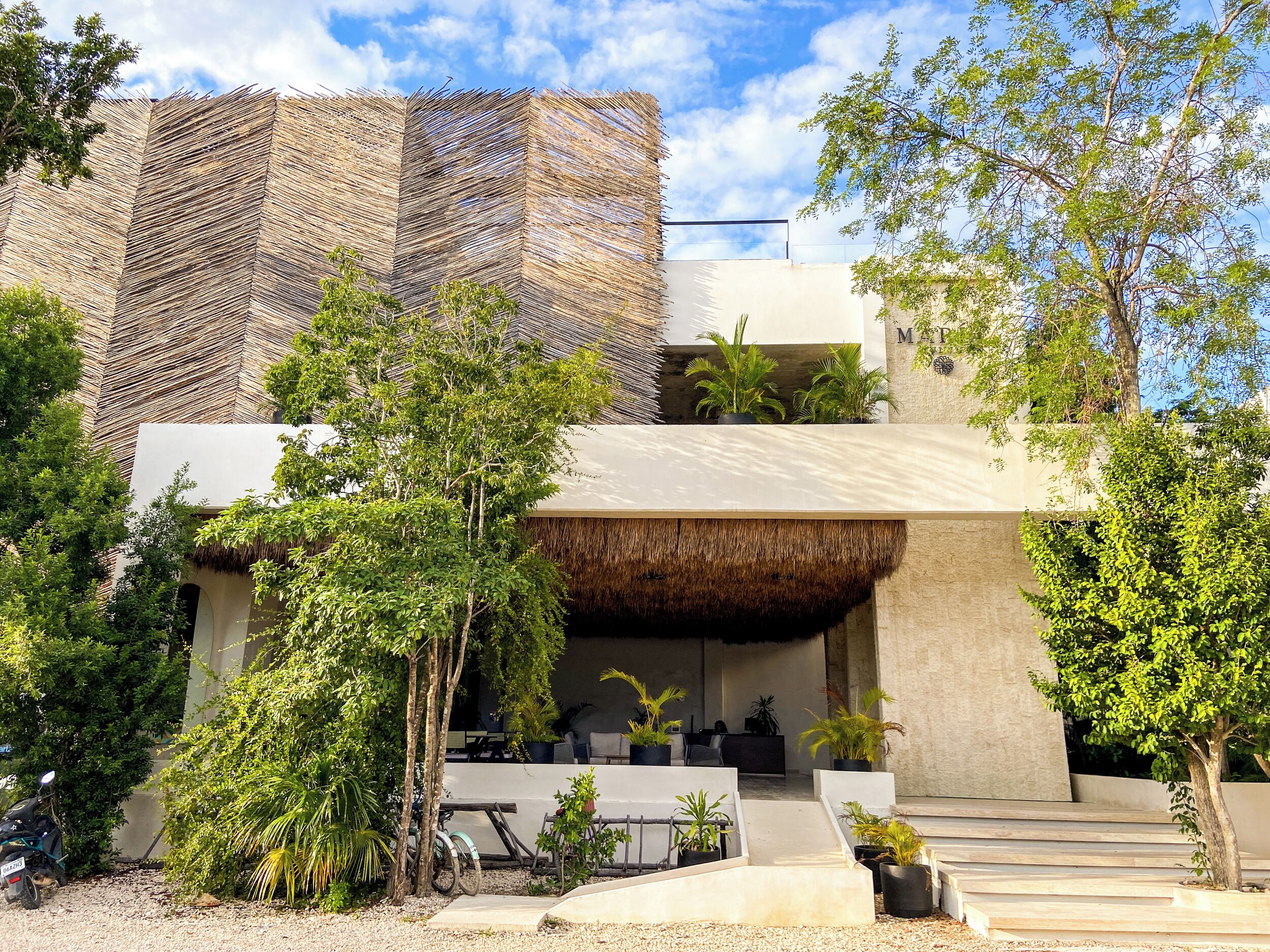 Vista frontal de la propiedad