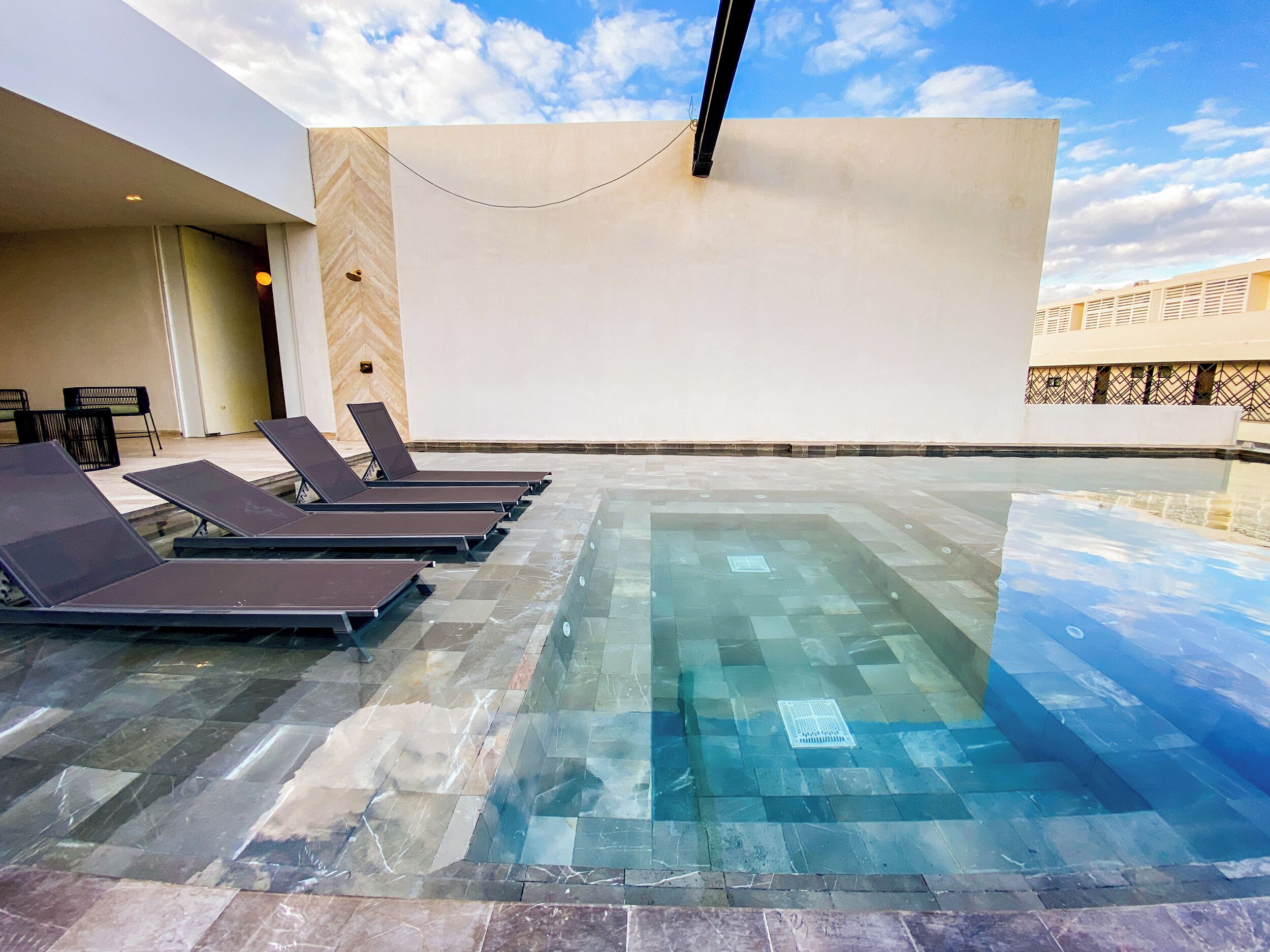 Kolam renang terbuka 