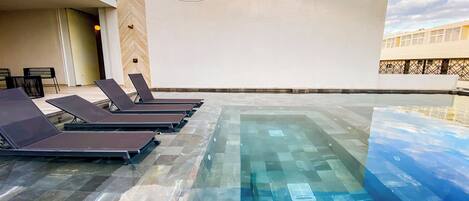 Kolam renang terbuka