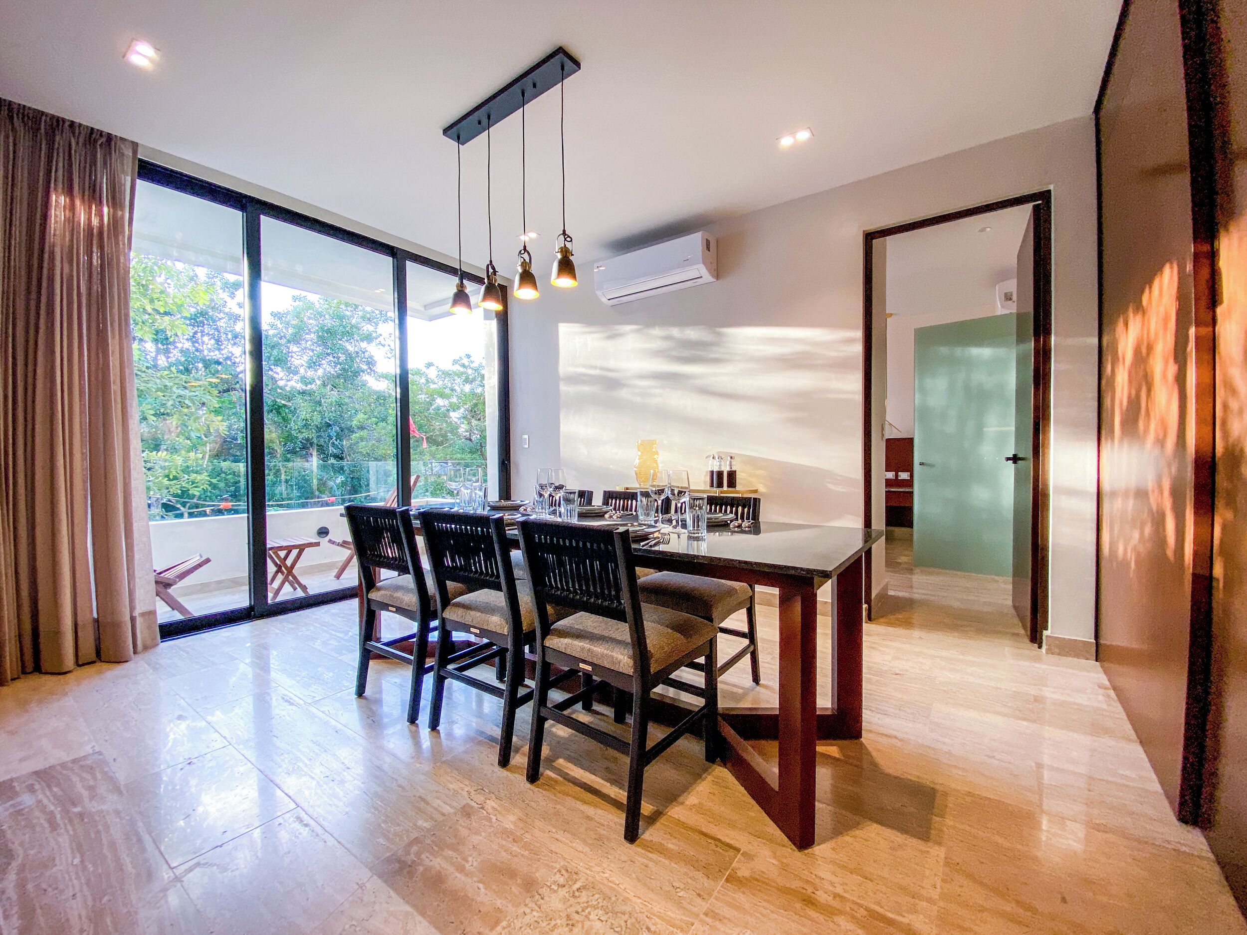 Apartamento superluxo, 1 quarto, sacada, vista para a cidade | Sala de jantar
