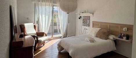 Fer et planche Ă repasser, Wi-Fi, literie fournie