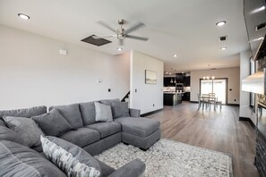 TV, fireplace - Minutes from the airport, beautiful new Bentonville home! (Bentonville)