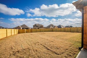 Property grounds - Minutes from the airport, beautiful new Bentonville home! (Bentonville)