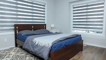 3 chambres, fer et planche à repasser, lit de bébé portatif