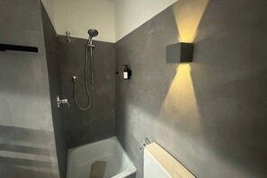 Shower - Beachfront Escape - First beach row (Scharbeutz)