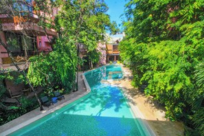 Outdoor pool, sun loungers - Mi Querido Tulum Apt with Pool-View (Tulum)
