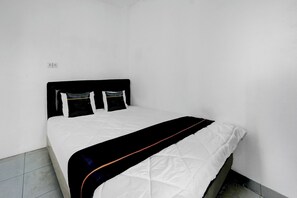 Standard Double Room - Hotel O near Jatim Park 3 formerly Srikandi Residence (Batu)