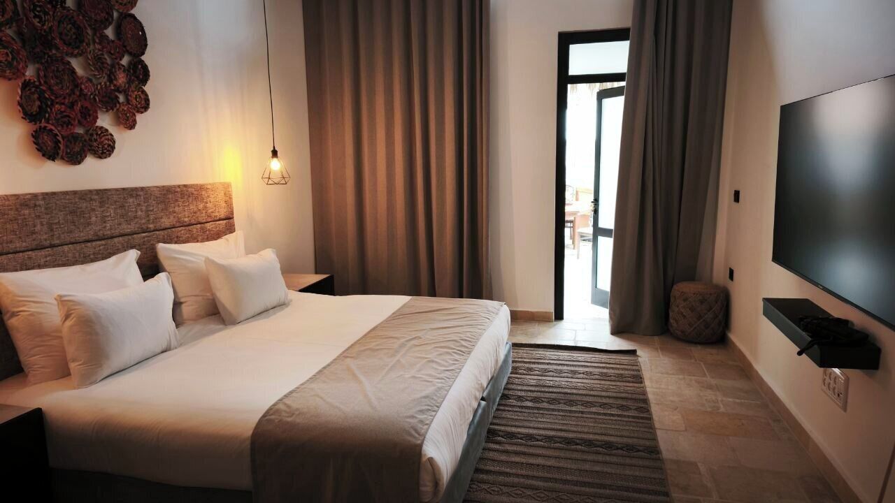 Chambre Classique, vue piscine | Fer et planche à repasser, Wi-Fi gratuit